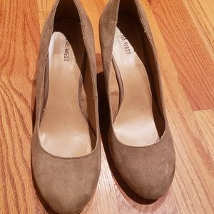 NINE WEST suede hunter green/tan wedges size 12